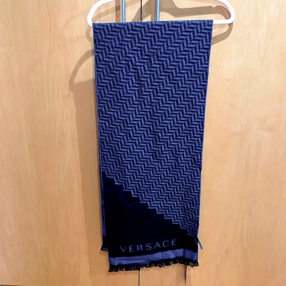 BRAND NEW Mens Versace Medusa Scarf